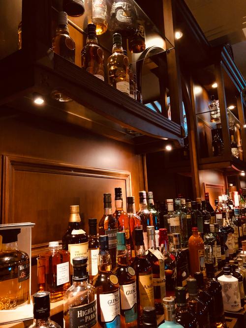 武汉夜生活去哪玩 本地人带你逛遍江滩酒吧和深夜食堂