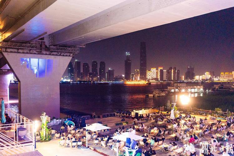 武汉晚上去哪玩？本地人推荐江滩宵夜清吧攻略